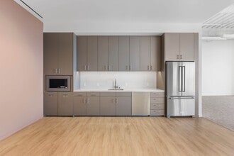 200 Spectrum Center Dr, Irvine, CA à louer Photo intérieure– Image 2 sur 7