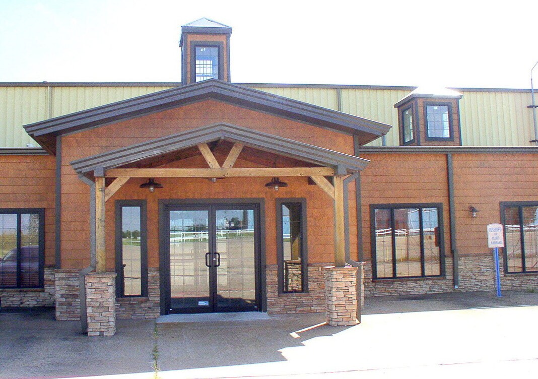1200 N Maitlen Dr, Cushing, OK à louer Photo de l’immeuble– Image 1 sur 5