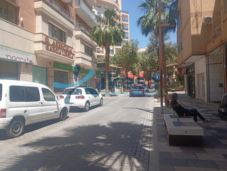 Local commercial dans El Ejido, Almería à vendre - Photo de l’immeuble – Image 3 sur 12
