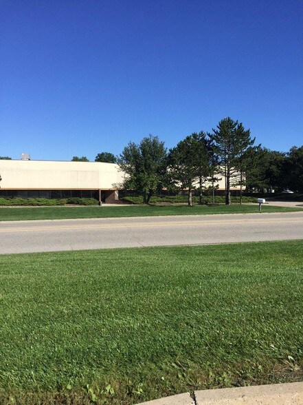1450 E Highwood Blvd, Pontiac, MI à louer - Photo de l’immeuble – Image 3 sur 17