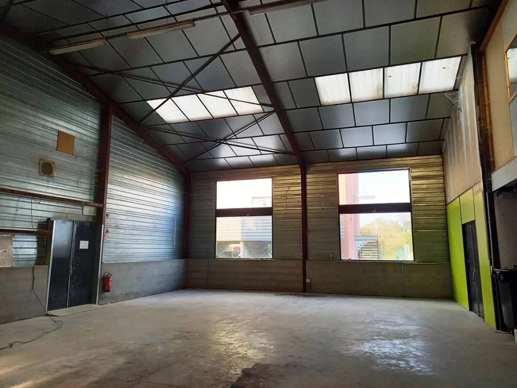 Industriel/Logistique dans Messimy à louer Photo de l’immeuble– Image 1 sur 15