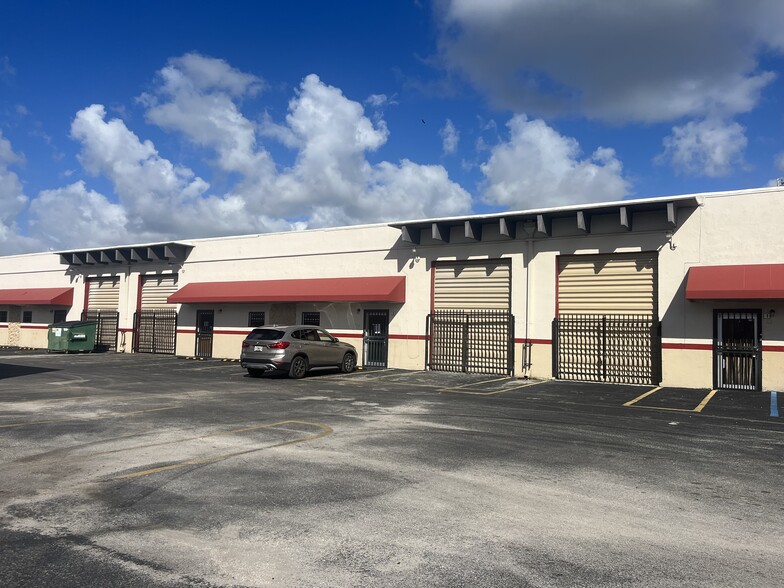 13740 NW 19th Ave, Opa Locka, FL à louer - Photo de l’immeuble – Image 3 sur 15