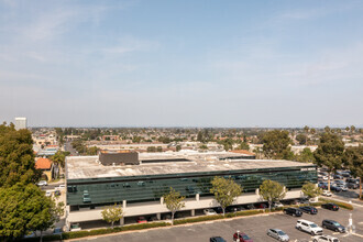 17742 Beach Blvd, Huntington Beach, CA - VUE AÉRIENNE  vue de carte - Image1
