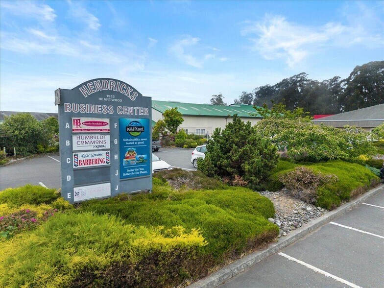 1585 Heartwood Dr, Mckinleyville, CA à vendre - Photo principale – Image 1 sur 5