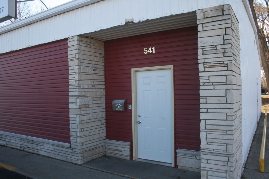 541 W 10th Ave, Oshkosh, WI à vendre - Photo de l’immeuble – Image 3 sur 5