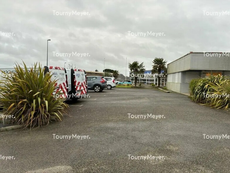 Local d’activités dans Mellac à louer - Photo de l’immeuble – Image 3 sur 7