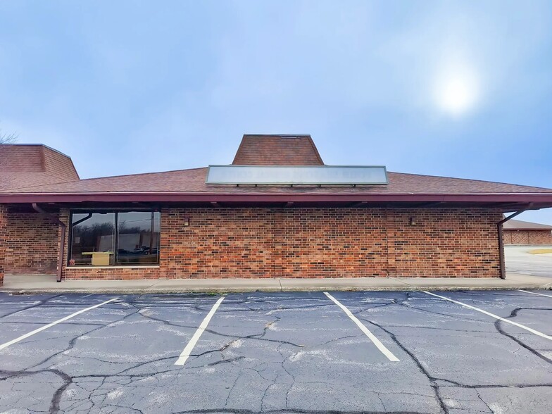 8111 E 109th Ave, Crown Point, IN à louer - Photo de l’immeuble – Image 3 sur 9