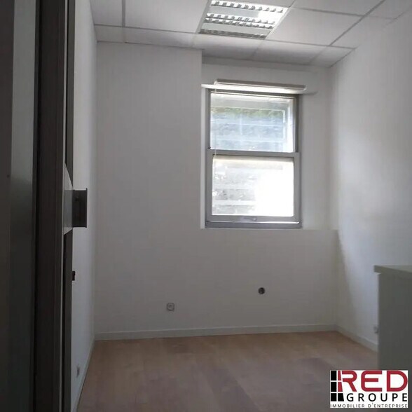 Bureau dans Éguilles à louer - Photo de l’immeuble – Image 3 sur 5