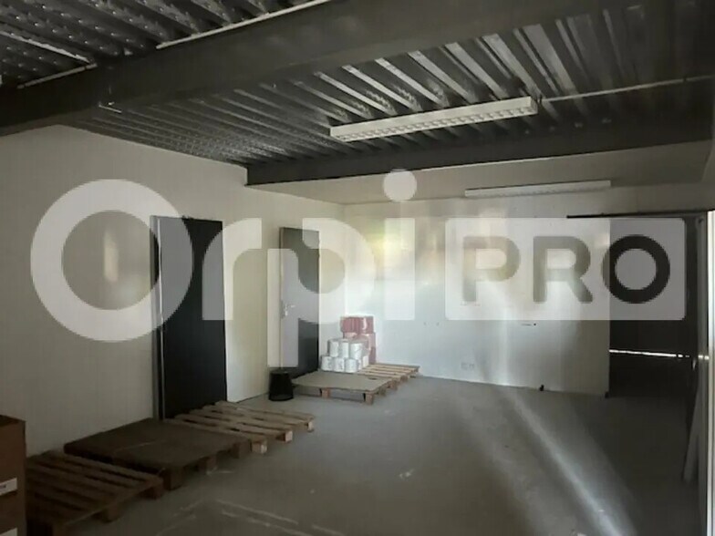 Local d’activités dans Périgny à louer - Photo de l’immeuble – Image 2 sur 3