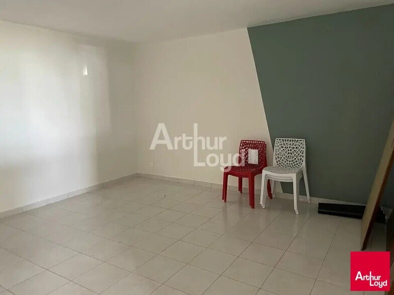 Local d’activités dans Saint-Georges-sur-Loire à louer - Photo intérieure – Image 2 sur 2