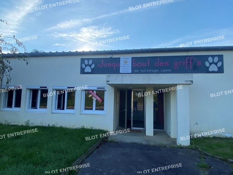 Bureau dans Tinténiac à louer - Photo de l’immeuble – Image 1 sur 7