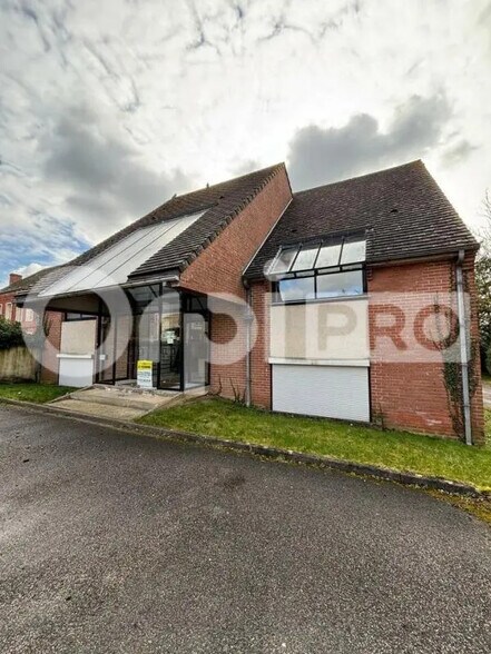 Local d'activités dans Tincques à vendre - Photo de l’immeuble – Image 1 sur 12