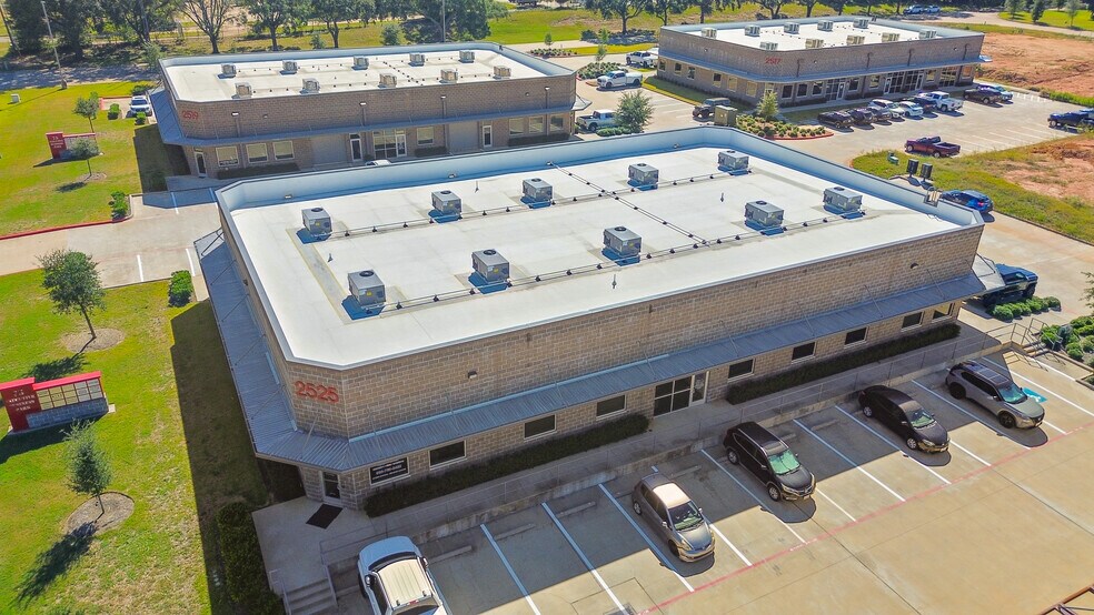 2525 N Frazier St, Conroe, TX à vendre - Photo de l’immeuble – Image 3 sur 17