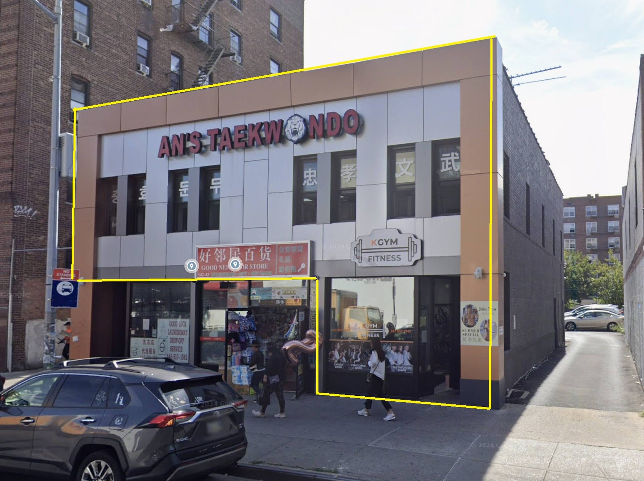 14240 Roosevelt Ave, Flushing, NY à louer Photo de l’immeuble– Image 1 sur 1