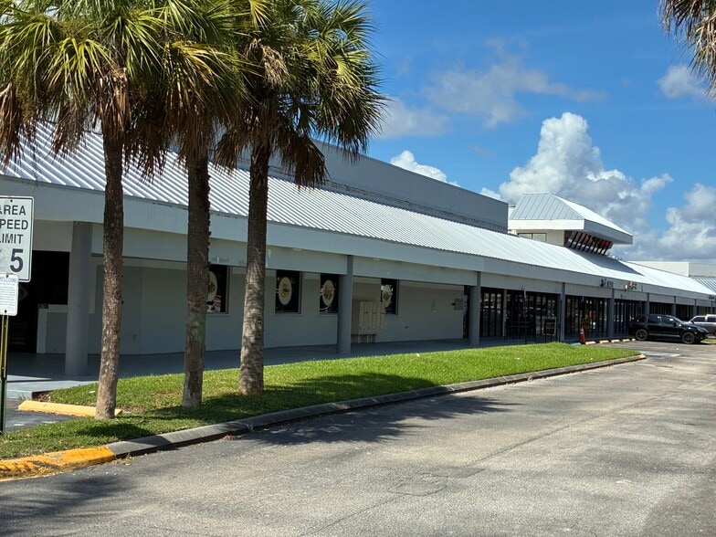4505-4599 N Pine Island Rd, Sunrise, FL à louer - Photo de l’immeuble – Image 3 sur 12