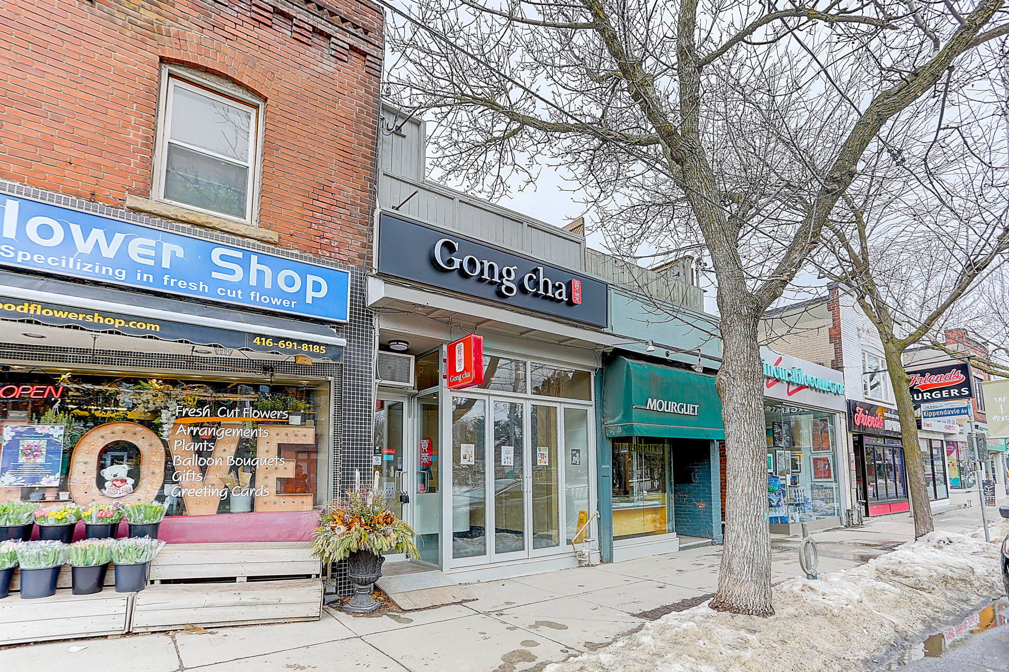 1918 Queen St E, Toronto, ON à vendre Photo de l’immeuble– Image 1 sur 9