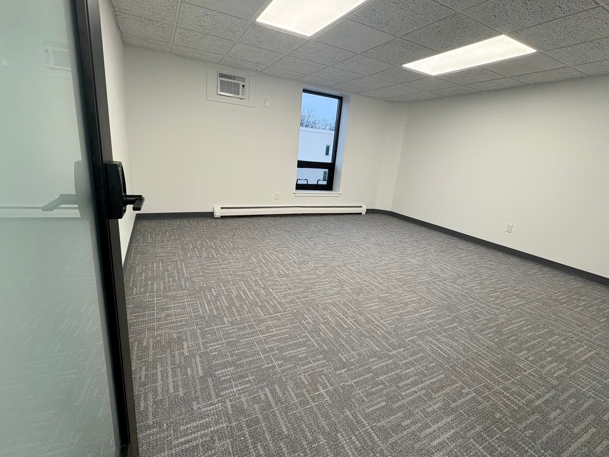 2215 Oak Industrial Dr NE, Grand Rapids, MI à louer Photo de l’immeuble– Image 1 sur 4
