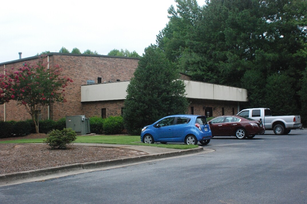 1320 Lockhart Dr NW, Kennesaw, GA à louer Photo principale– Image 1 sur 10