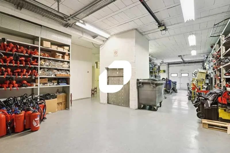 Local d'activités dans Viry-Châtillon à vendre - Photo de l’immeuble – Image 3 sur 14