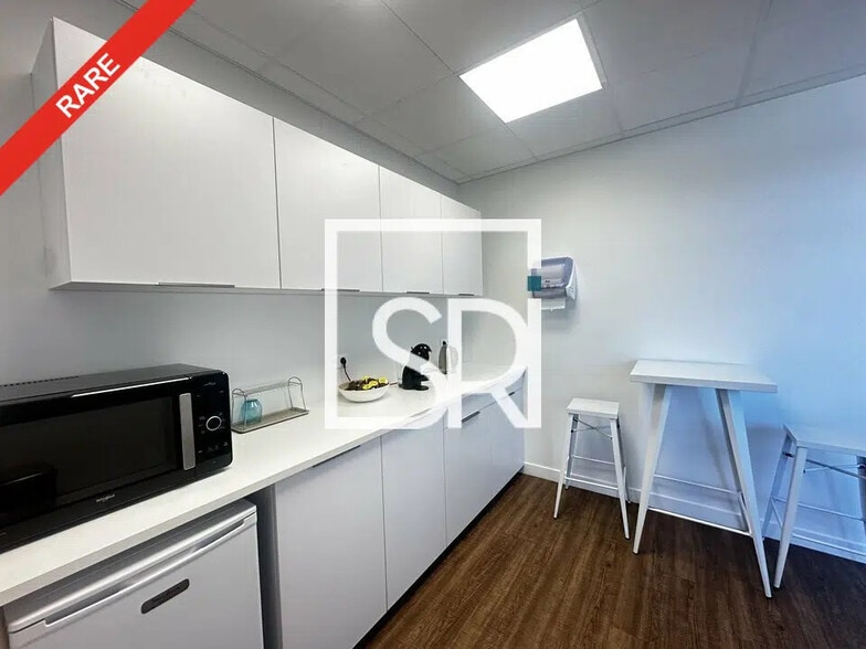 Bureau dans Cournon-d'Auvergne à louer - Photo de l’immeuble – Image 3 sur 10