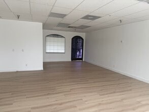 73375 El Paseo, Palm Desert, CA à louer Photo intérieure– Image 2 sur 2