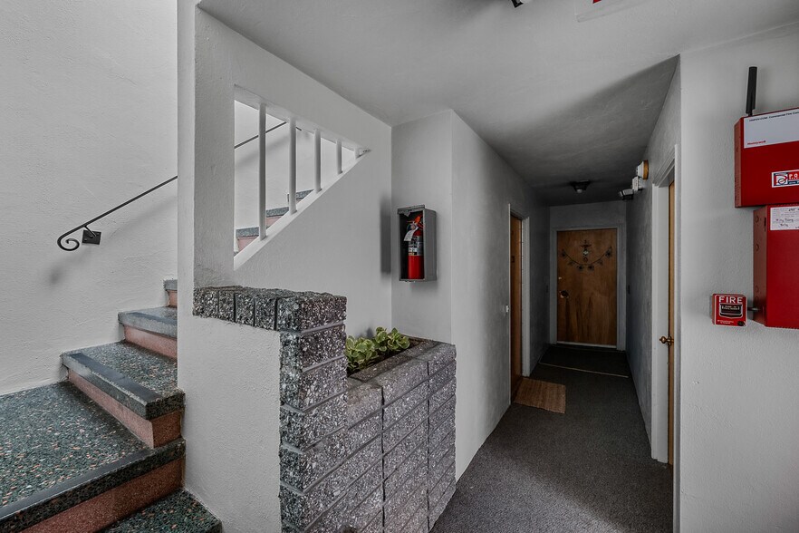 695 48th Ave, San Francisco, CA à vendre - Photo intérieure – Image 2 sur 8