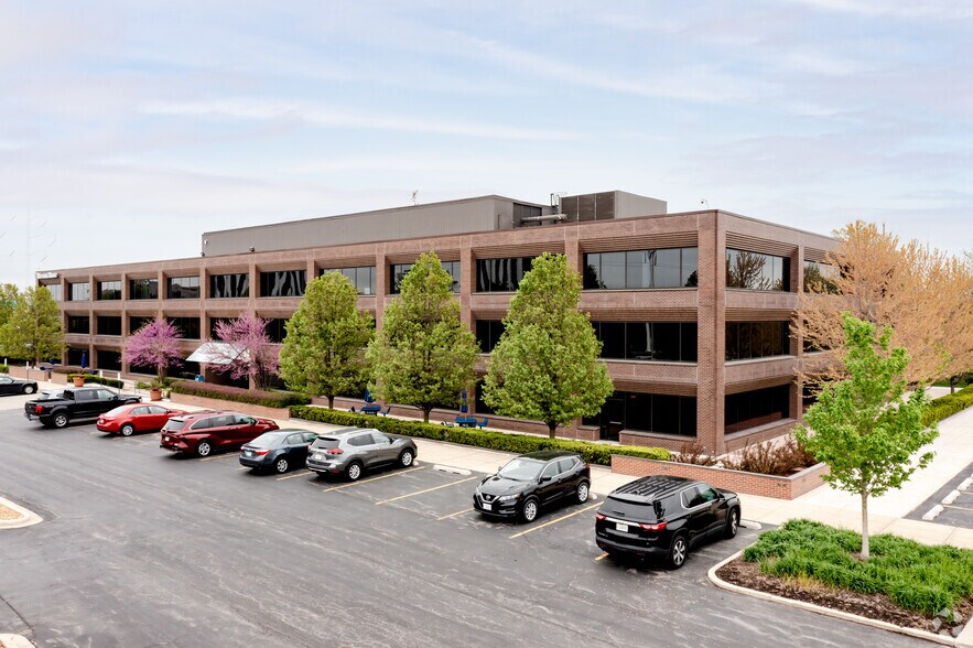 1200 Jorie Blvd, Oak Brook, IL à louer - Photo de l’immeuble – Image 2 sur 24