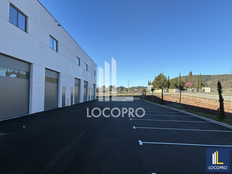 Local d’activités dans La Motte à louer - Photo de l’immeuble – Image 2 sur 12