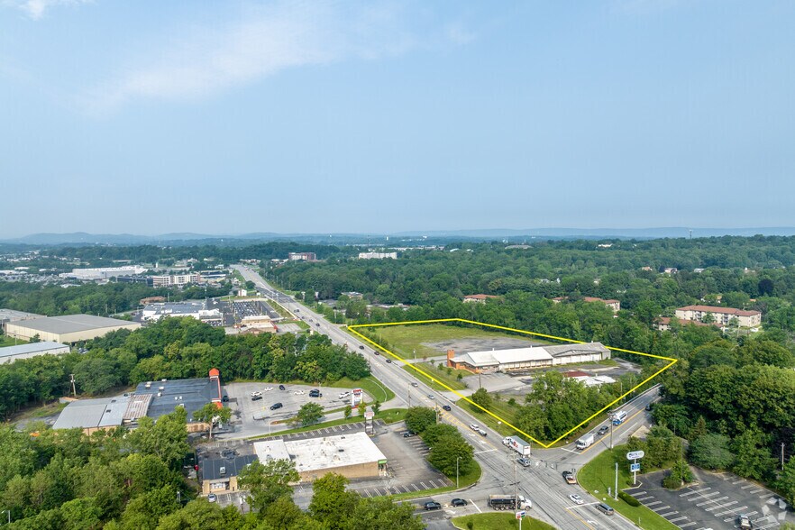 681 Route 211 E, Middletown, NY à louer - Photo de l’immeuble – Image 1 sur 52