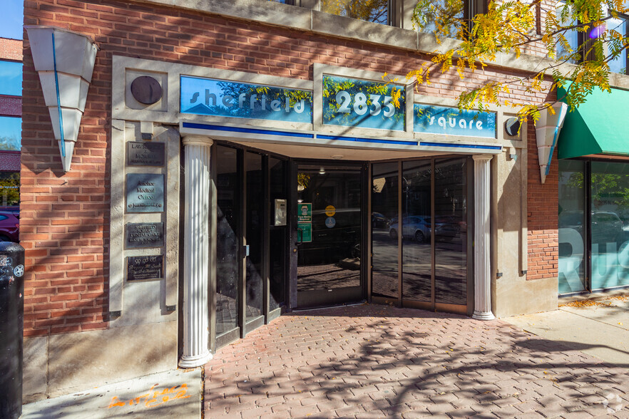 2835 N Sheffield Ave, Chicago, IL à louer - Photo de l’immeuble – Image 3 sur 4