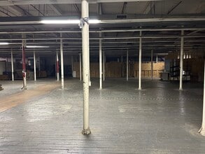 104 Anawan St, Fall River, MA à louer Photo intérieure– Image 2 sur 4