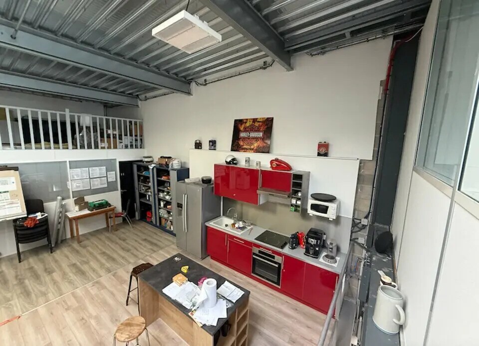 Local d’activités dans Persan à louer Photo intérieure– Image 1 sur 9