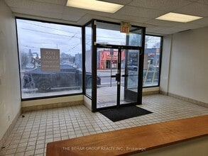 1848 Eglinton Ave, Toronto, ON à louer Photo intérieure– Image 2 sur 6