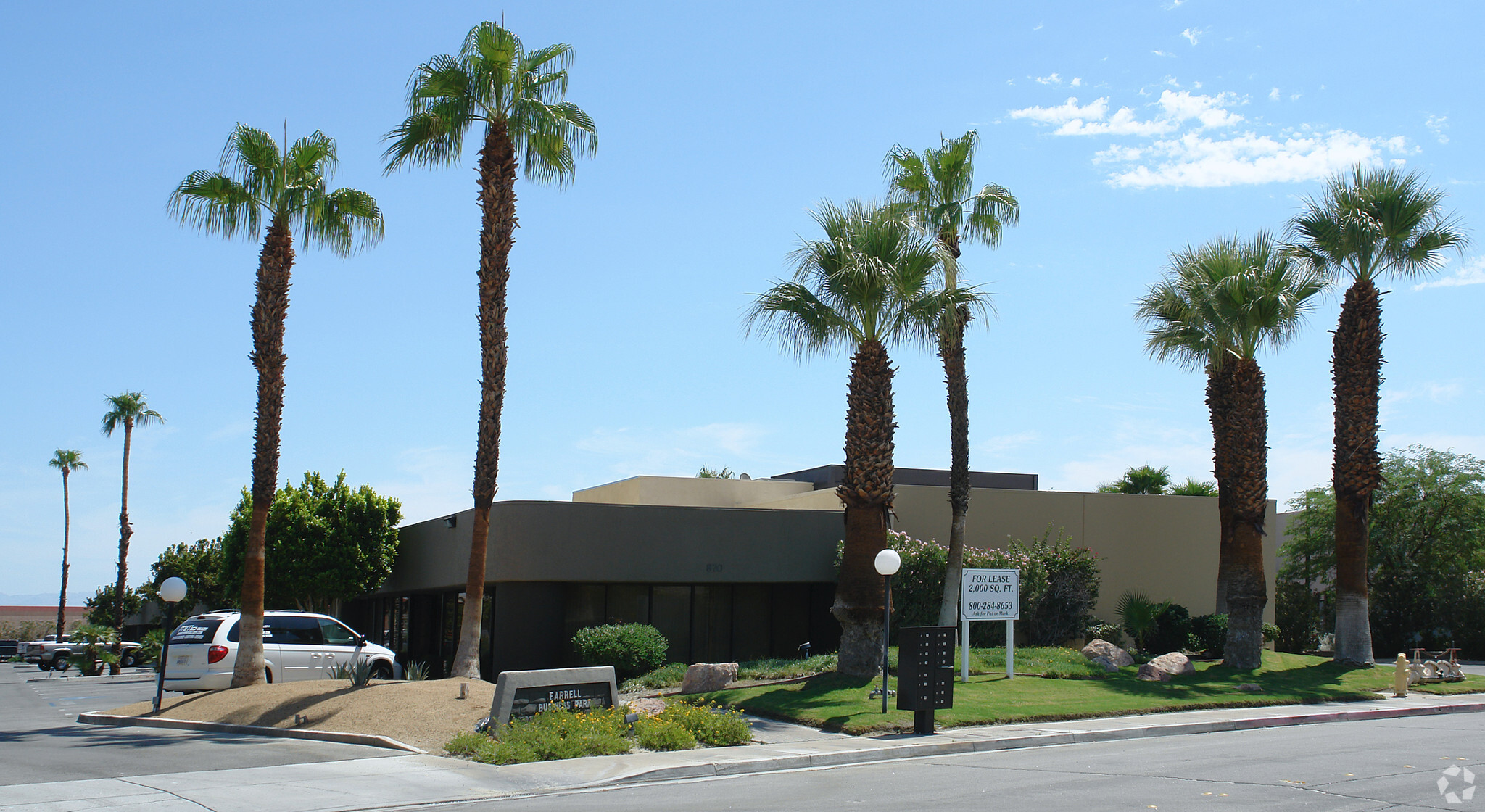 870 Research Dr, Palm Springs, CA à louer Photo de l’immeuble– Image 1 sur 4