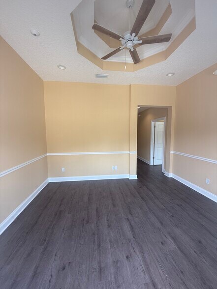 100 Roberts Village Ct, Fruit Cove, FL à louer - Photo de l’immeuble – Image 2 sur 11