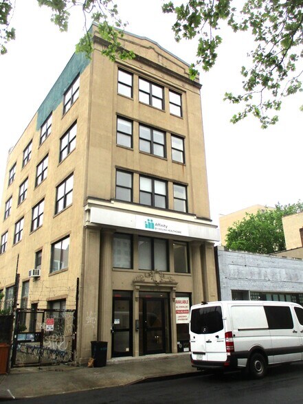 90-34 161st St, Jamaica, NY à louer - Photo principale – Image 1 sur 20