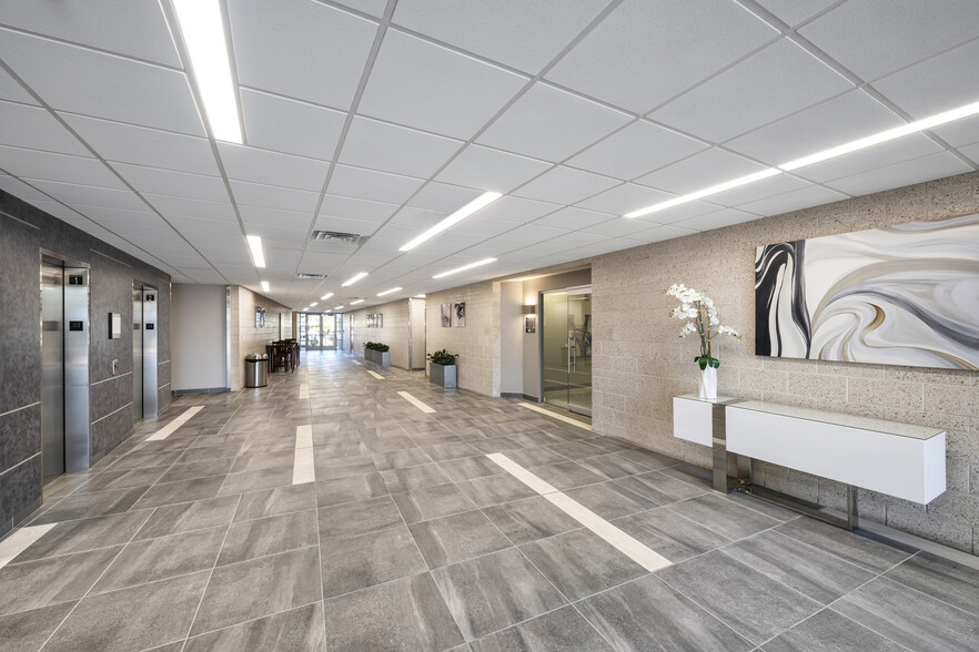 690 N Cofco Center Ct, Phoenix, AZ à louer - Photo intérieure – Image 3 sur 10