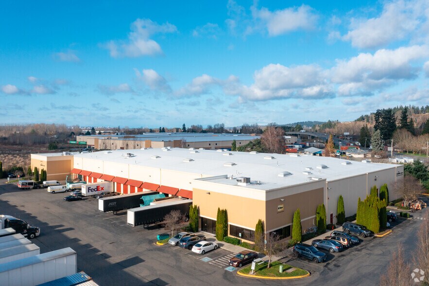 938 Valley Ave NW, Puyallup, WA à louer - Photo de l’immeuble – Image 3 sur 9