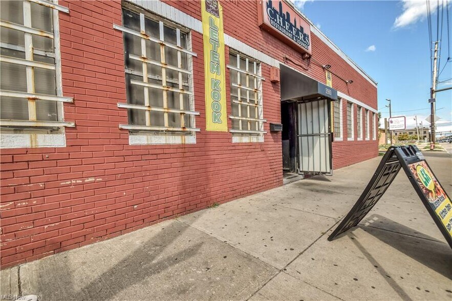 3560 E 93rd St, Cleveland, OH à vendre - Photo de l’immeuble – Image 2 sur 20