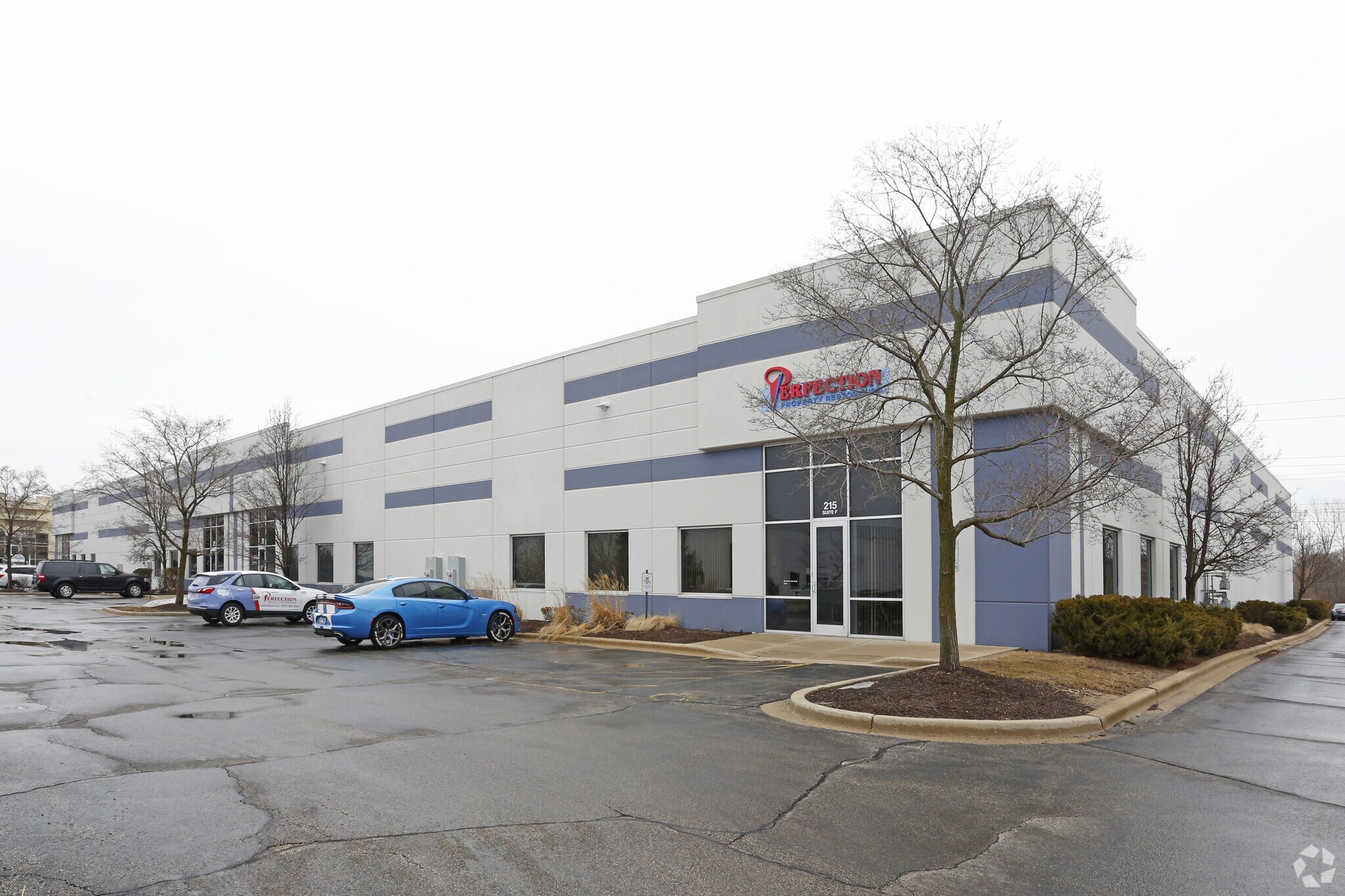 215 Prairie Lake Rd, East Dundee, IL à louer Photo principale– Image 1 sur 6