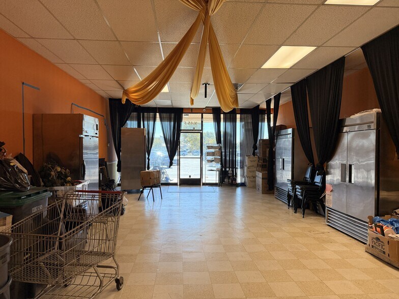 1645-1647 E Palmdale Blvd, Palmdale, CA à louer - Photo intérieure – Image 2 sur 2