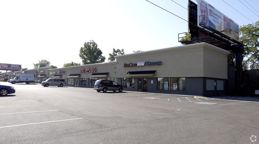 5907-5977 E 82nd St, Indianapolis, IN à louer - Photo de l’immeuble – Image 1 sur 4