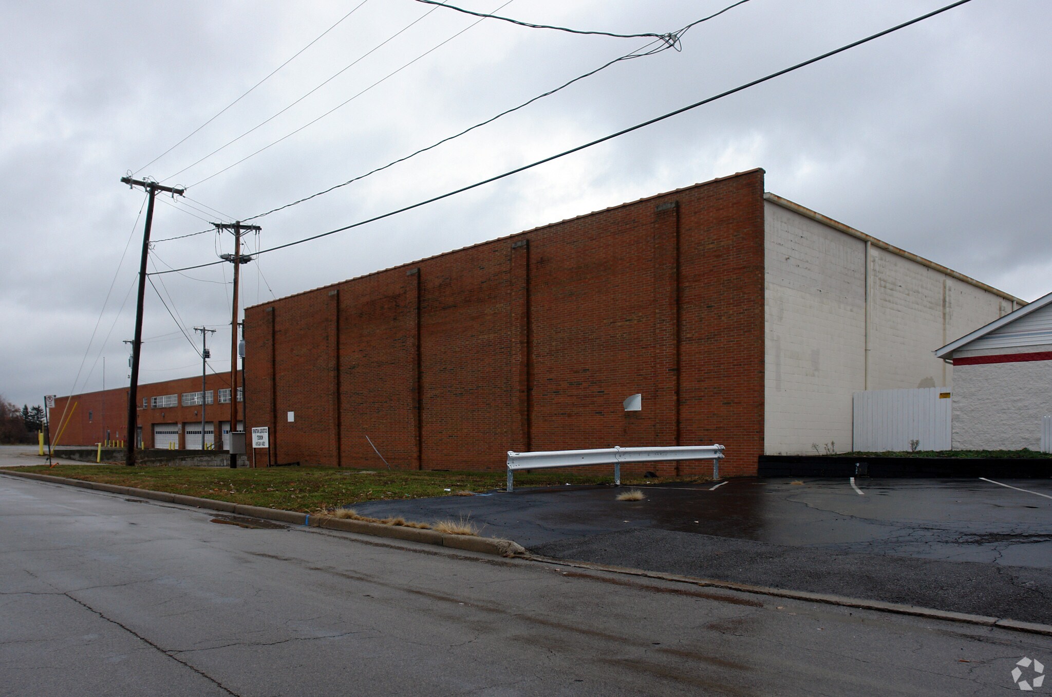 2145 Tedrow Rd, Toledo, OH à louer Photo principale– Image 1 sur 8