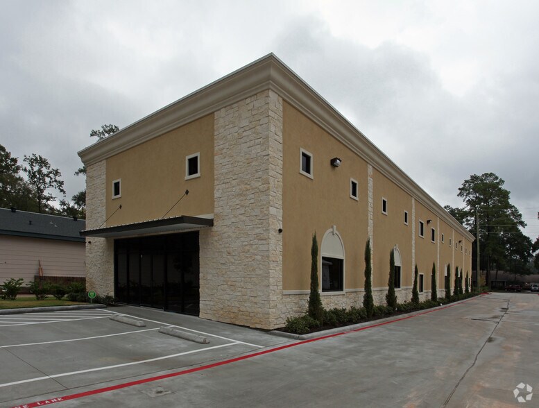 26207 Oak Ridge Dr, Spring, TX à louer - Photo de l’immeuble – Image 1 sur 30