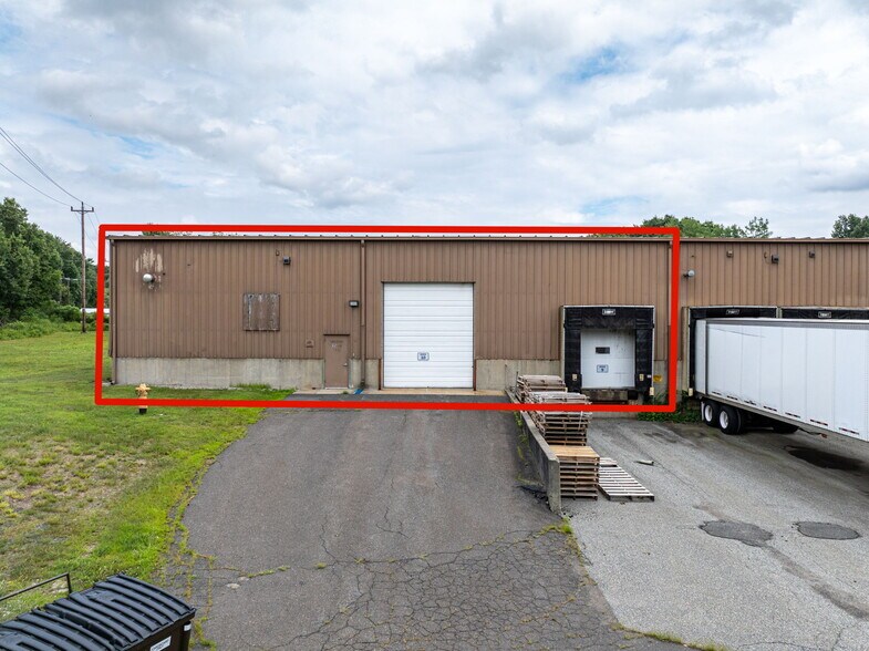 35 Industrial Dr, East Longmeadow, MA à louer - Photo de l’immeuble – Image 2 sur 5