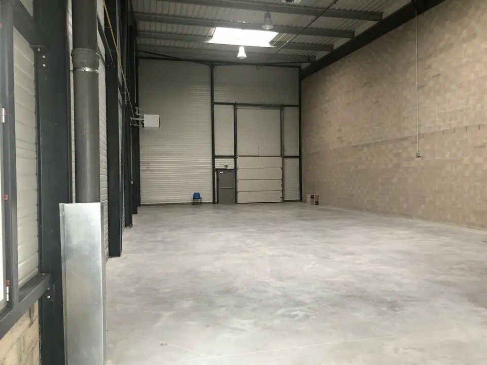 Local d’activités dans Pierrefitte-sur-Seine à louer Photo de l’immeuble– Image 1 sur 5