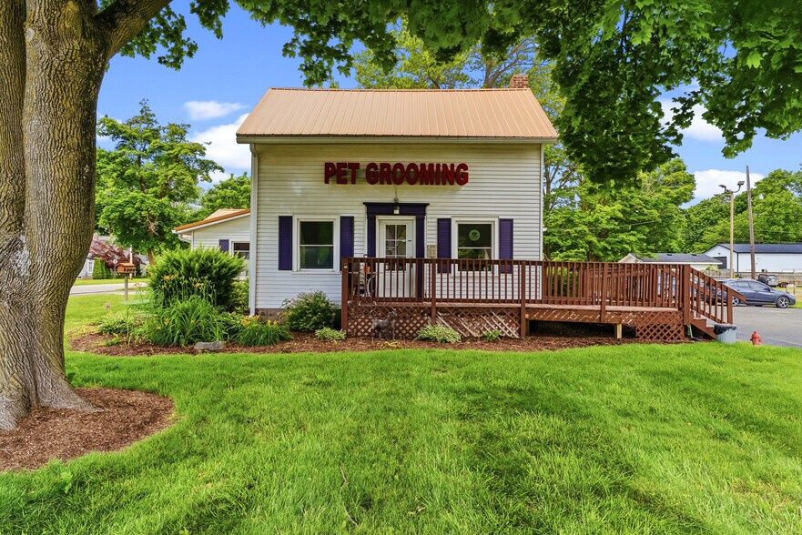 325 N Cedar St, Imlay City, MI à vendre - Photo de l’immeuble – Image 2 sur 26