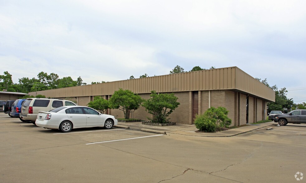 2116 Thompson Rd, Richmond, TX à louer - Photo de l’immeuble – Image 2 sur 5