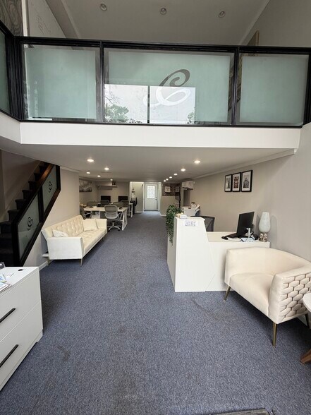 2516 Francis Lewis Blvd, Flushing, NY à louer - Photo de l’immeuble – Image 2 sur 9