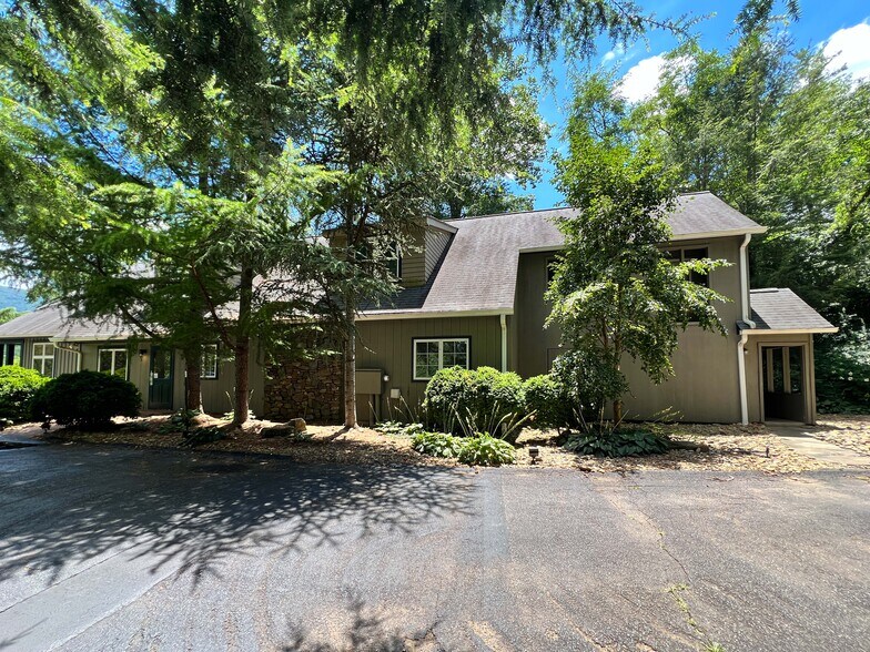 1275 Tunnel Rd, Asheville, NC à vendre - Photo de l’immeuble – Image 3 sur 17